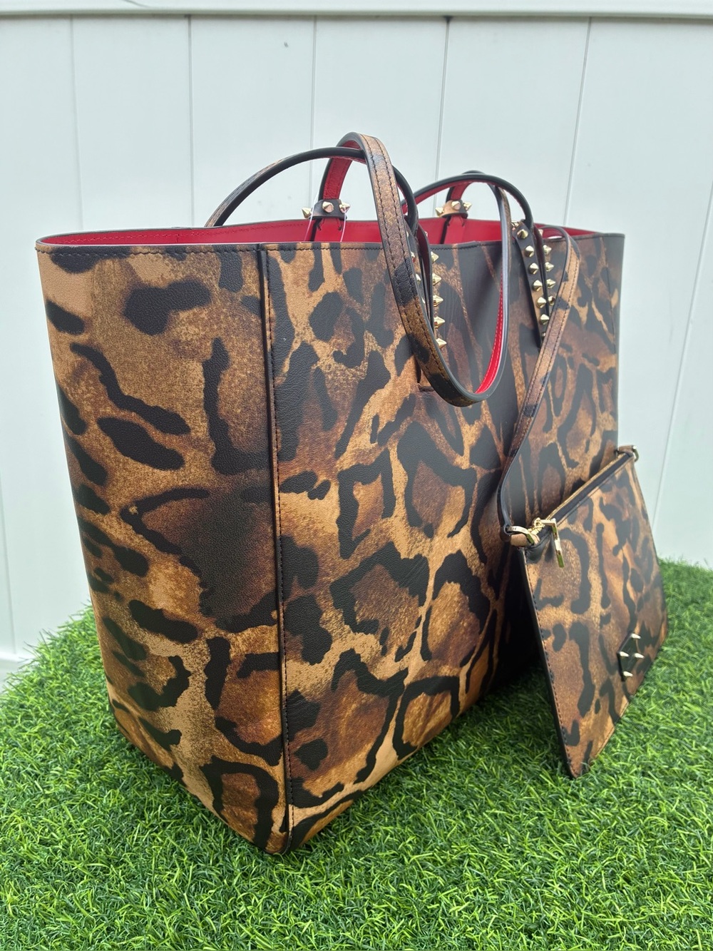 CHRISTIAN LOUBOUTIN LARGE CABATA LEATHER TOTE SPIKES BROWN WITH POUCH SET NEW - Picture 6 of 16